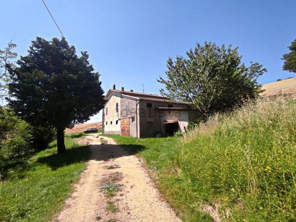 casa semindipendente in vendita a San Severino Marche