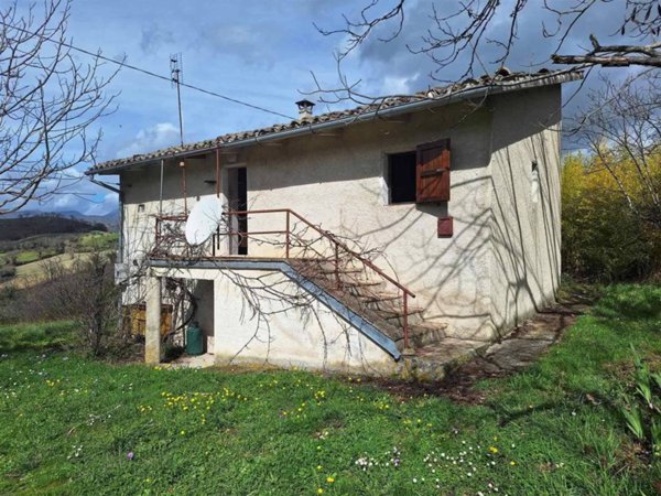 casa indipendente in vendita a San Severino Marche