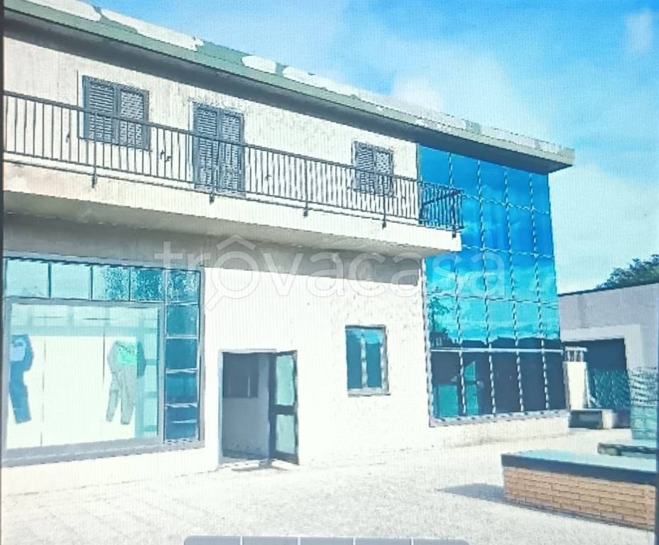 negozio in vendita a San Severino Marche in zona Taccoli