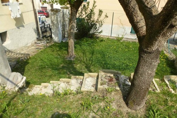 casa indipendente in vendita a San Severino Marche