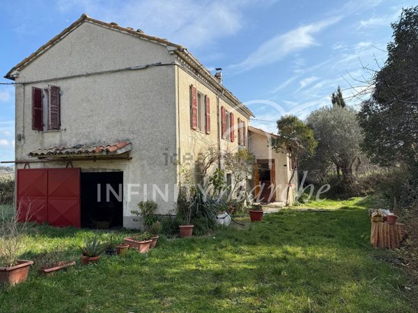 casa indipendente in vendita a San Severino Marche in zona Sant'Elena