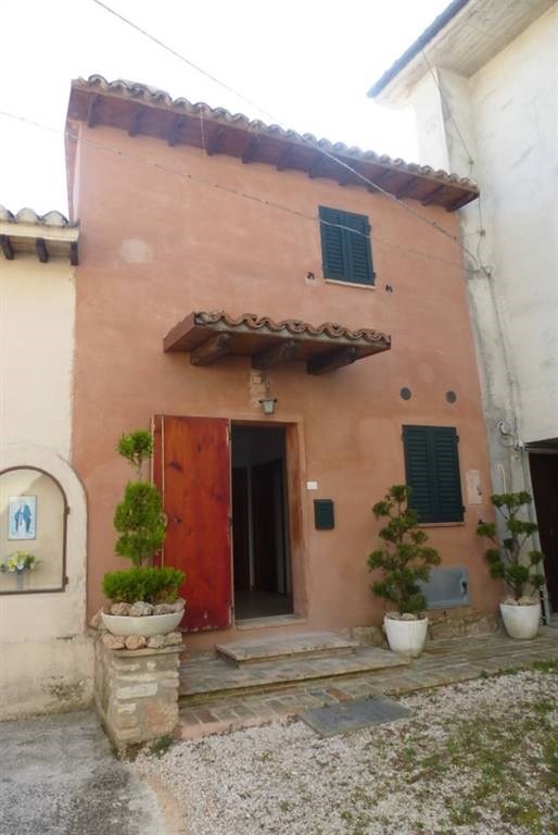casa indipendente in vendita a San Severino Marche