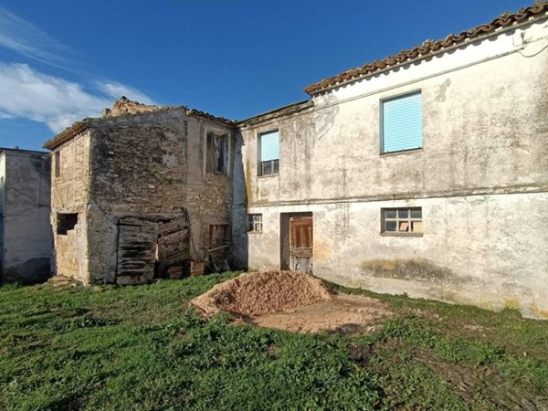 intera palazzina in vendita a San Severino Marche in zona Serralta