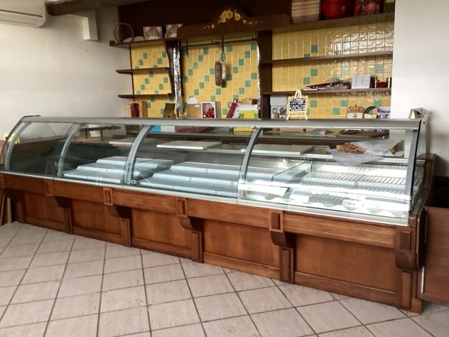 locale commerciale in vendita a San Severino Marche in zona Isola