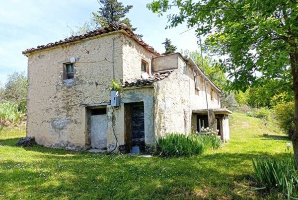 casa indipendente in vendita a San Severino Marche