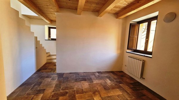casa indipendente in vendita a San Severino Marche