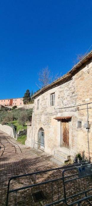 casa indipendente in vendita a San Severino Marche