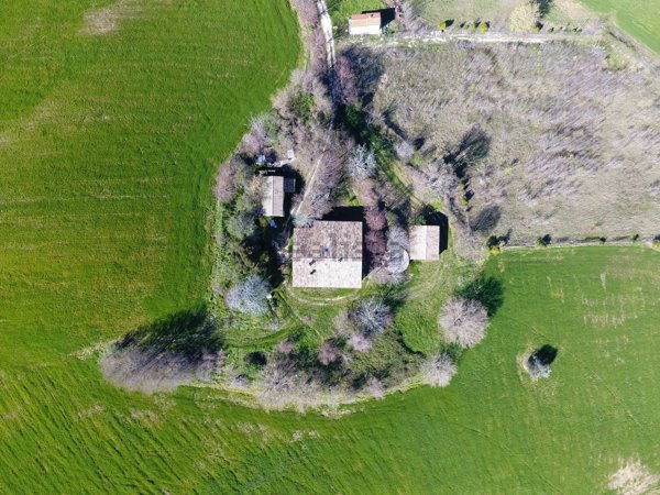 casa indipendente in vendita a San Severino Marche