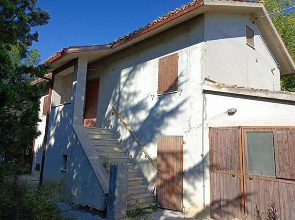 casa indipendente in vendita a San Severino Marche