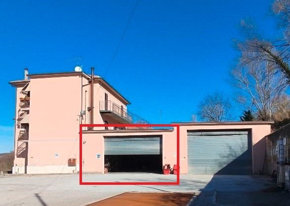 negozio in vendita a San Severino Marche in zona Serralta
