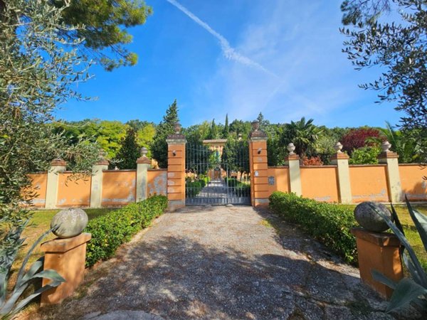 villa in vendita a San Severino Marche