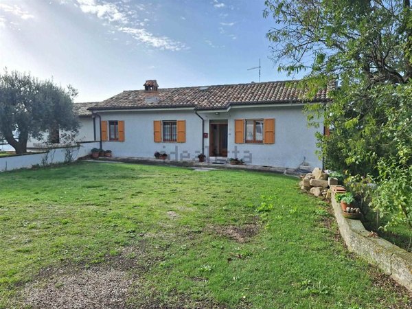 pentavano in vendita a San Severino Marche