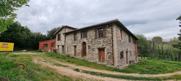 casa indipendente in vendita a San Severino Marche