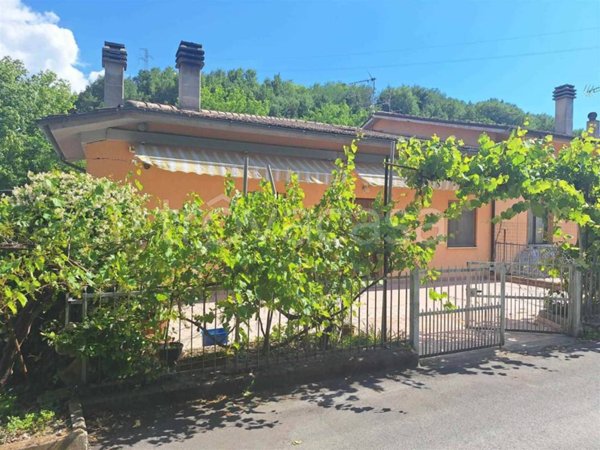 casa indipendente in vendita a San Severino Marche in zona Cesolo