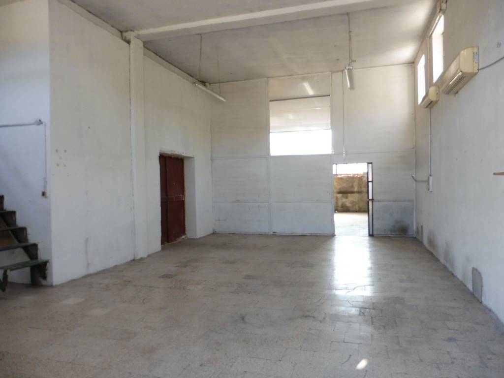 locale commerciale in vendita a San Severino Marche in zona Rocchetta
