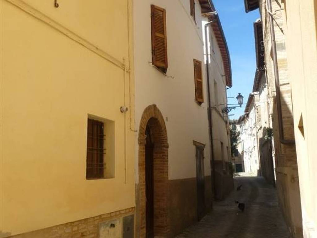 casa indipendente in vendita a San Severino Marche
