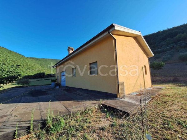 casa indipendente in vendita a San Severino Marche