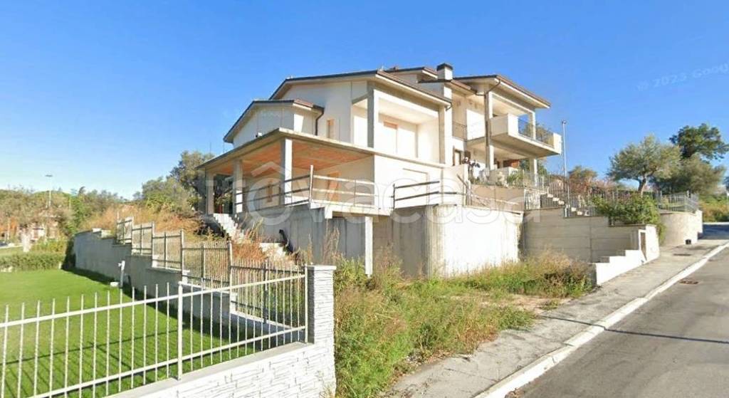 casa indipendente in vendita a San Severino Marche