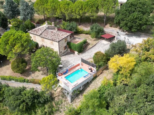 casa indipendente in vendita a San Severino Marche in zona Serripola