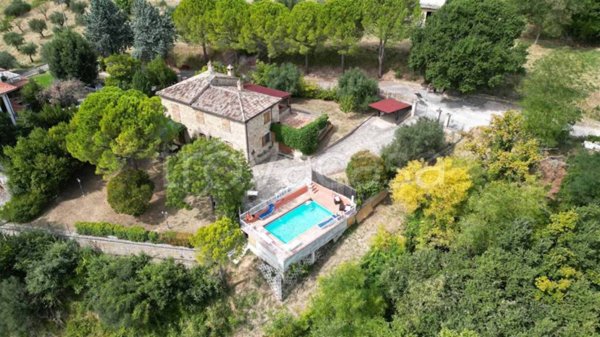 casa indipendente in vendita a San Severino Marche in zona Serripola