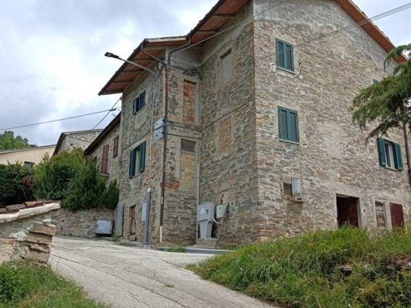 casa indipendente in vendita a San Severino Marche in zona Serralta