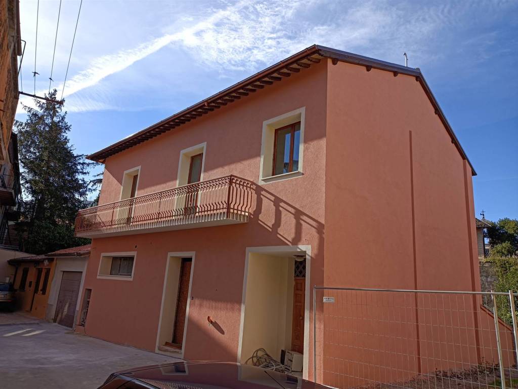 casa indipendente in vendita a San Severino Marche