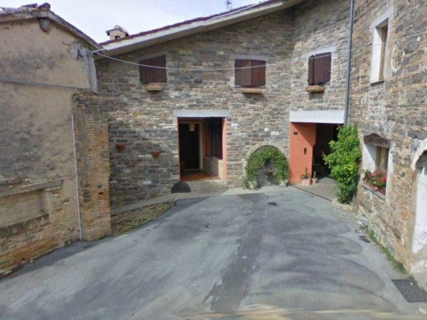 casa indipendente in vendita a San Severino Marche in zona Serralta