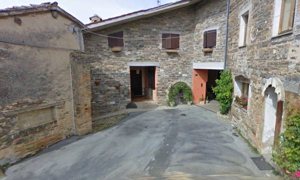 casa indipendente in vendita a San Severino Marche in zona Serralta