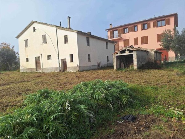 casa indipendente in vendita a San Severino Marche in zona Taccoli