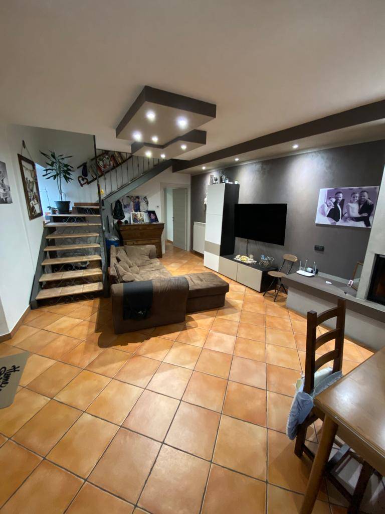 casa indipendente in vendita a San Severino Marche in zona Serripola
