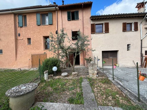 casa indipendente in vendita a San Severino Marche in zona Stigliano