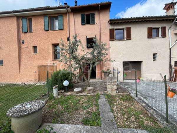 casa indipendente in vendita a San Severino Marche in zona Stigliano