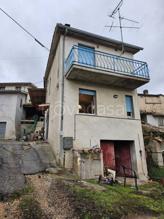 casa indipendente in vendita a San Severino Marche in zona Stigliano