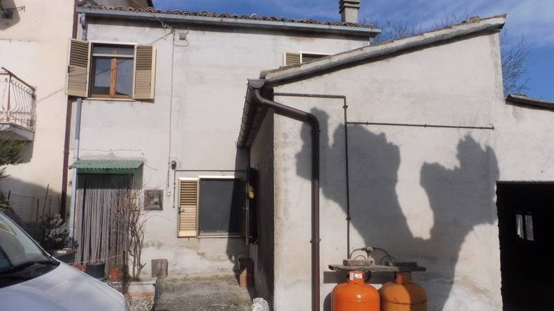 casa indipendente in vendita a San Severino Marche in zona Isola
