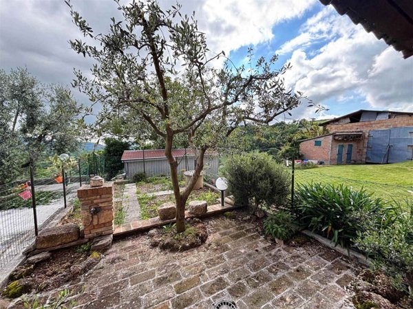 casa indipendente in vendita a San Severino Marche in zona Stigliano