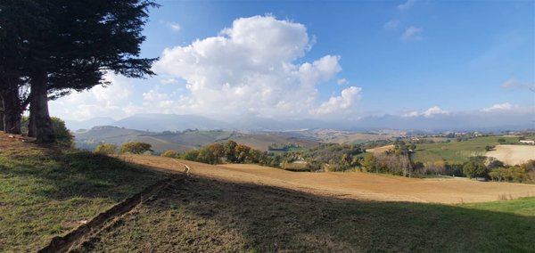 casa indipendente in vendita a San Severino Marche in zona Serralta