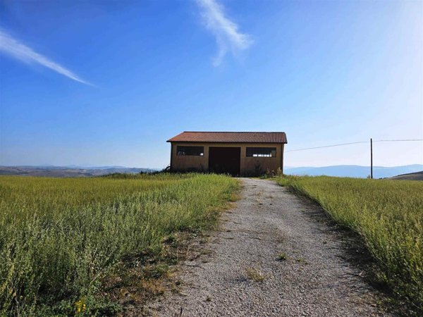 casa indipendente in vendita a San Severino Marche in zona Pitino