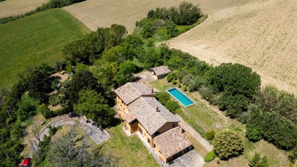 casa indipendente in vendita a San Severino Marche