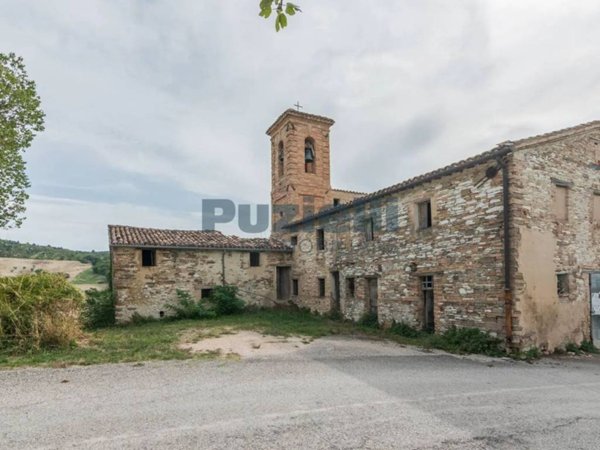 casa indipendente in vendita a San Severino Marche