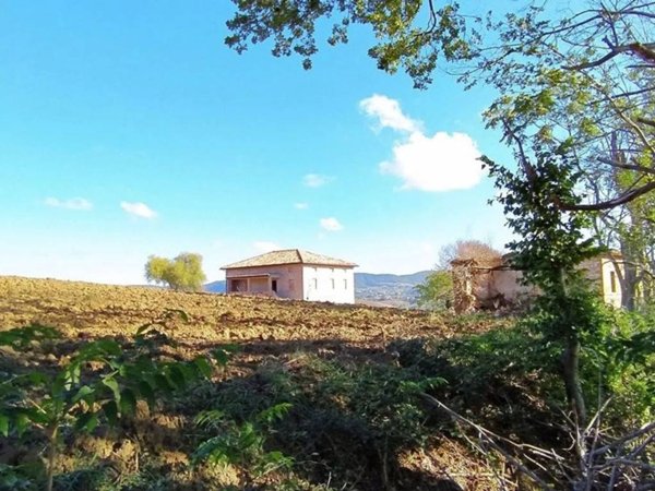 casa indipendente in vendita a San Severino Marche