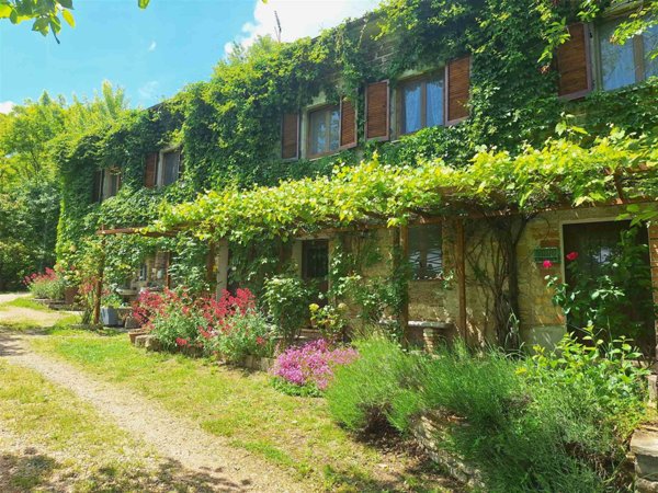 casa indipendente in vendita a San Severino Marche