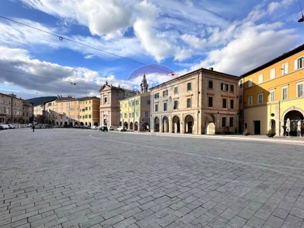 locale commerciale in vendita a San Severino Marche