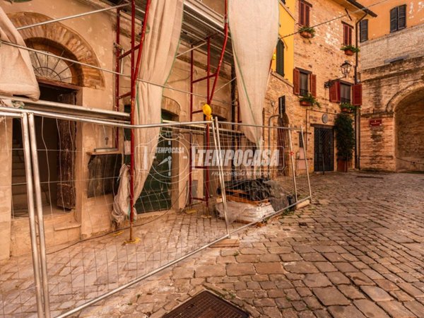 casa indipendente in vendita a San Severino Marche
