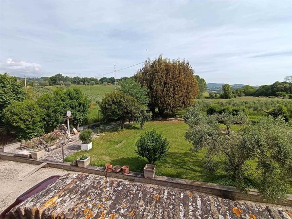 casa indipendente in vendita a San Severino Marche