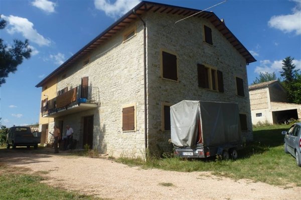 casa indipendente in vendita a San Severino Marche