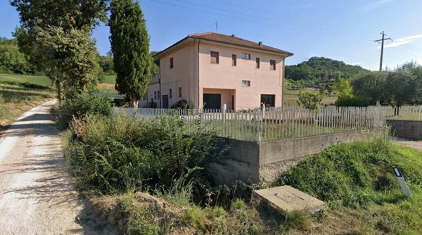 casa indipendente in vendita a San Severino Marche