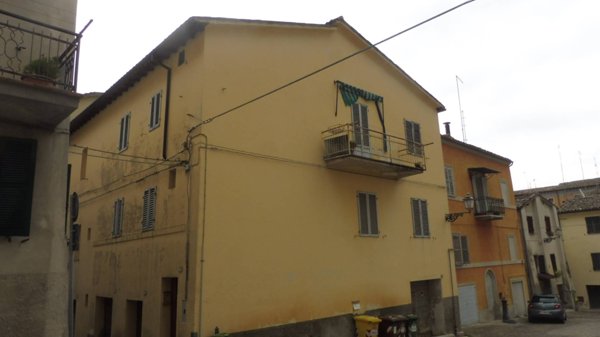 casa indipendente in vendita a San Severino Marche