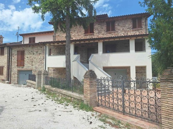 casa indipendente in vendita a San Severino Marche in zona Stigliano