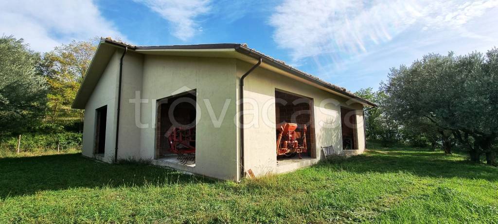 locale commerciale in vendita a San Severino Marche