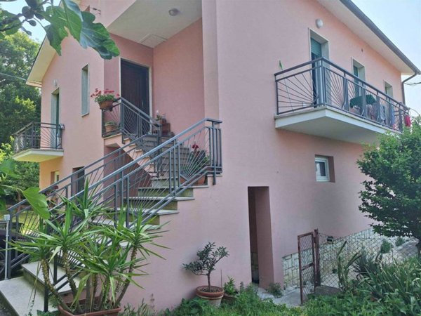 casa indipendente in vendita a San Severino Marche in zona Pitino